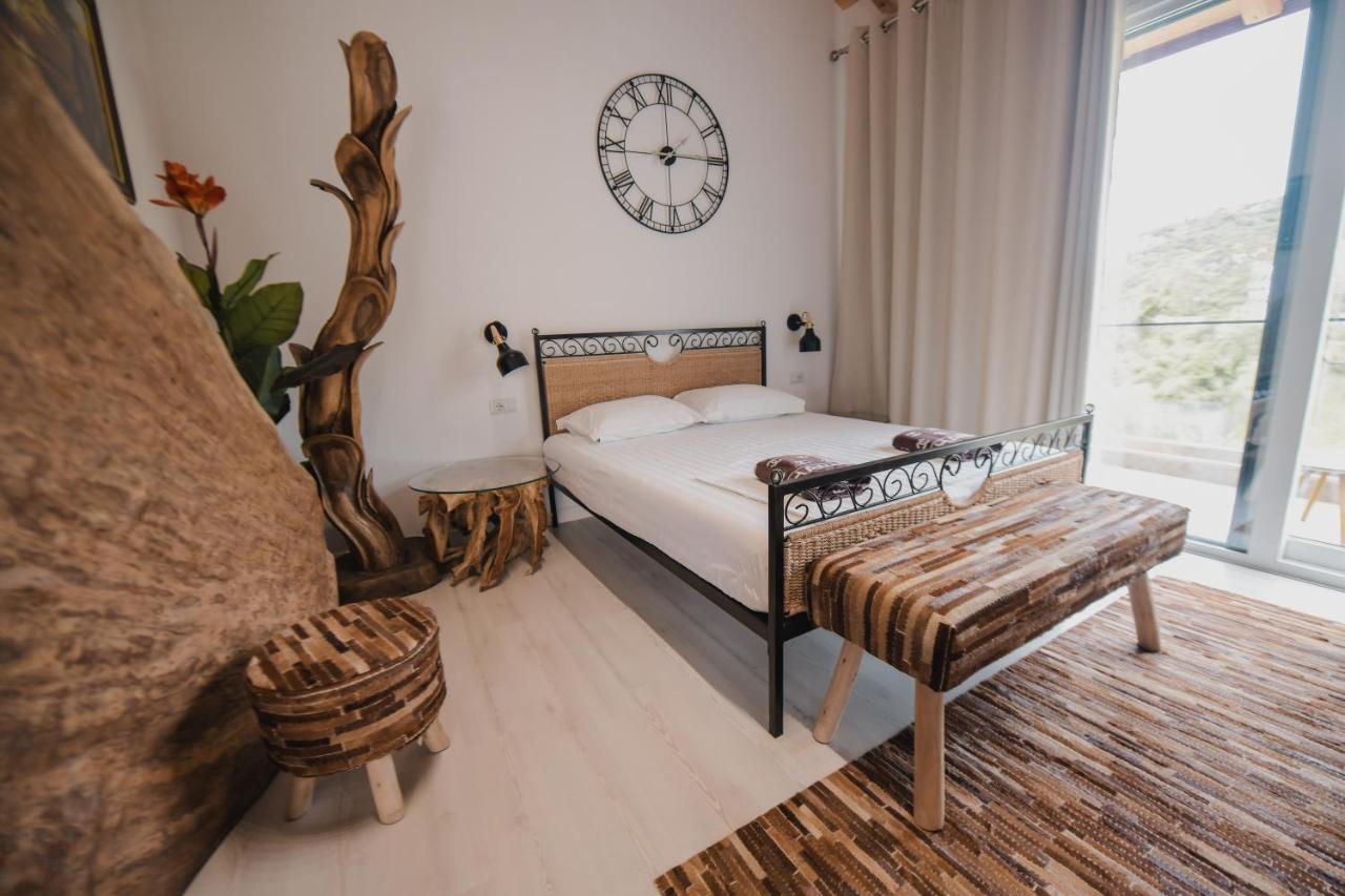 Vila Natali Himare Bagian luar foto